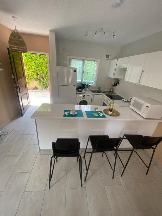 Seaside Maisonette 200M From Sea Пафос Екстериор снимка