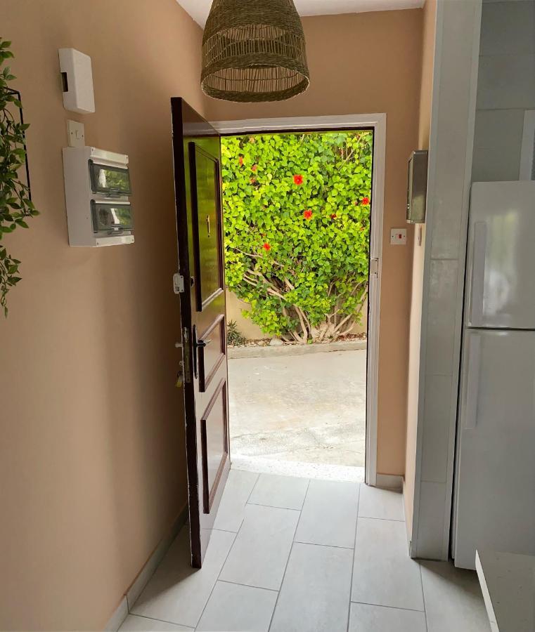 Seaside Maisonette 200M From Sea Пафос Екстериор снимка